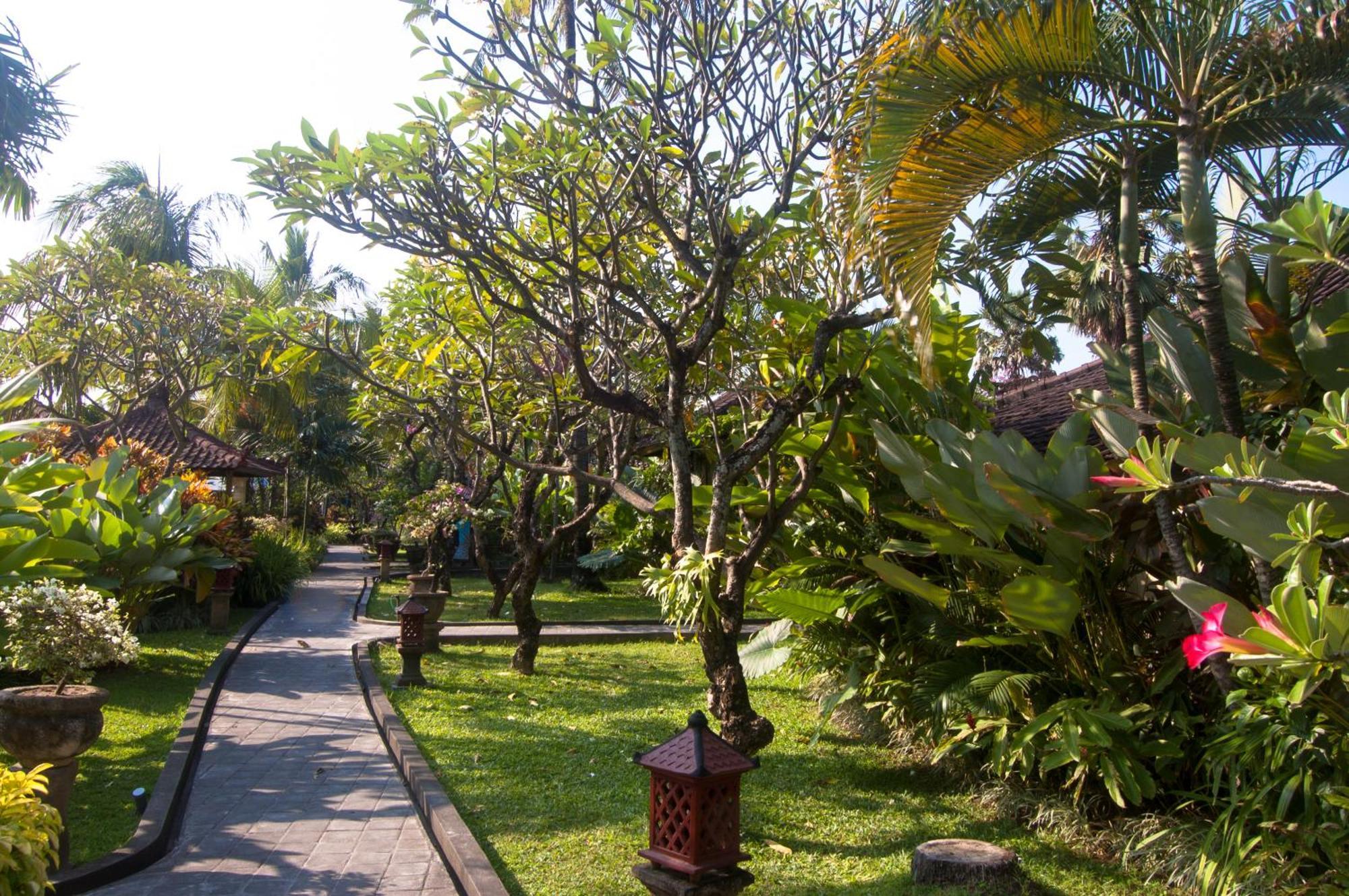 Kuta Puri Bungalows, Villas And Resort Kuta Lombok Exterior foto
